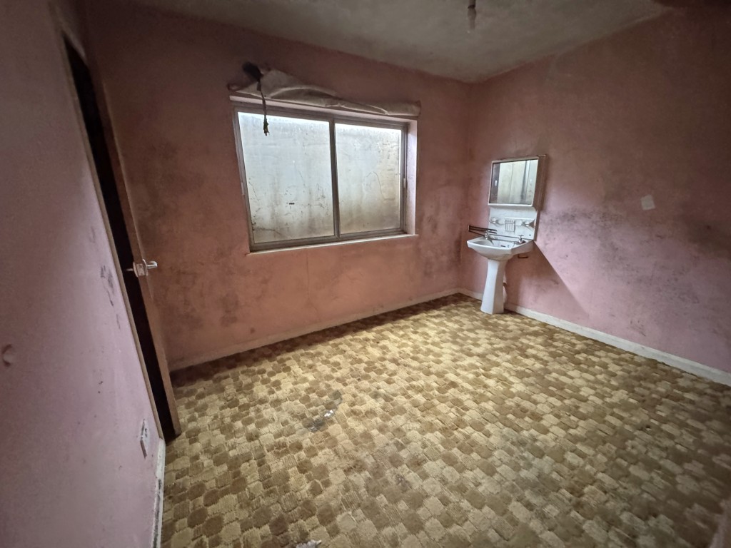 Lot: 141 - DETACHED BUNGALOW FOR IMPROVEMENT AND REPAIR - Ground floor bedroom two